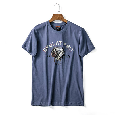 Meeste aplikatsiooni ja lühikeste varrukatega t-särk