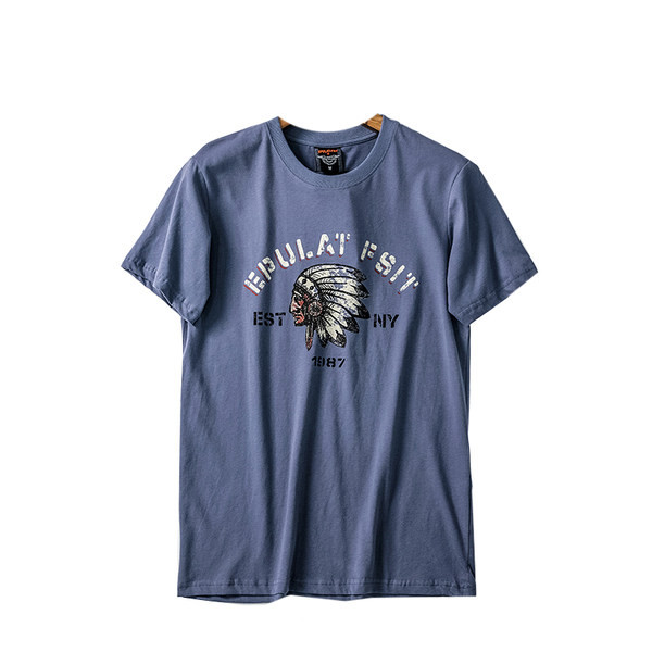 Meeste aplikatsiooni ja lühikeste varrukatega t-särk