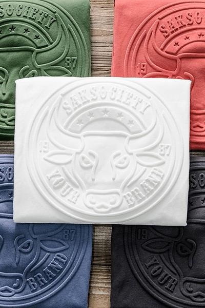 Ανδρικό μπλουζάκι με τλυπωμα και κοντά μανίκια