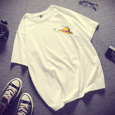 Široki model majice s kratkim rukavima i aplikacijom za muškarce