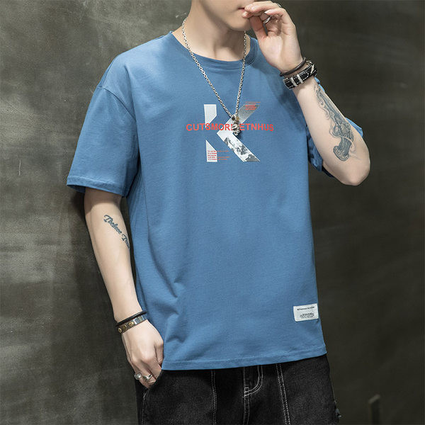 Laia mudeliga meeste T-särk ovaalse kaelusega ja lühikeste varrukatega