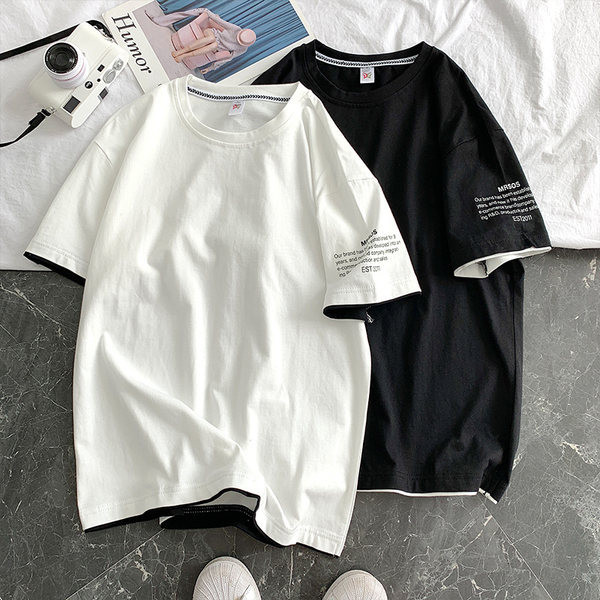 Muška majica slobodnog modela sa natpisom na rukavu