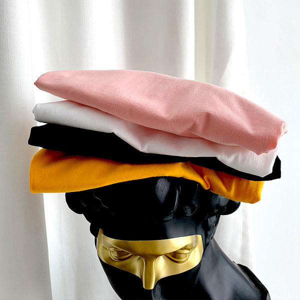 Muška majica slobodnog modela sa natpisom na rukavu