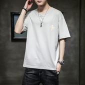 Lühikeste varrukate ja aplikatsiooniga vabaaja T-särk meestele