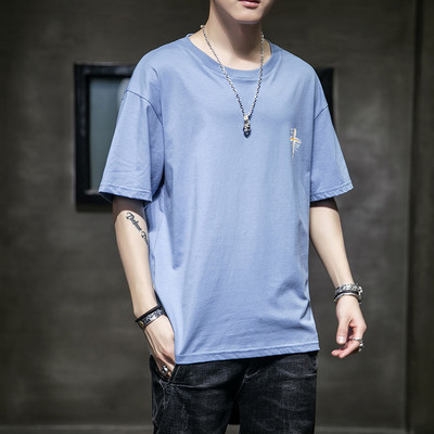 Lühikeste varrukate ja aplikatsiooniga vabaaja T-särk meestele