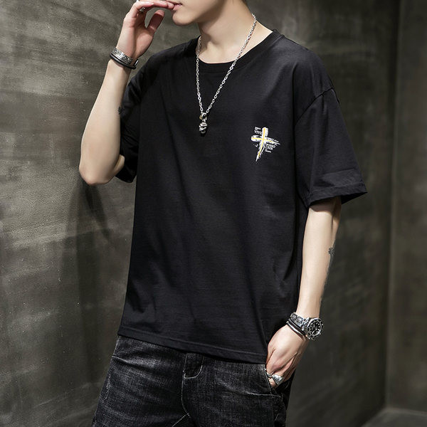 Lühikeste varrukate ja aplikatsiooniga vabaaja T-särk meestele