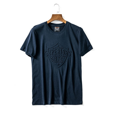 Meeste T-särk kirjaga ja lühikeste varrukatega