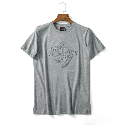 Meeste T-särk kirjaga ja lühikeste varrukatega