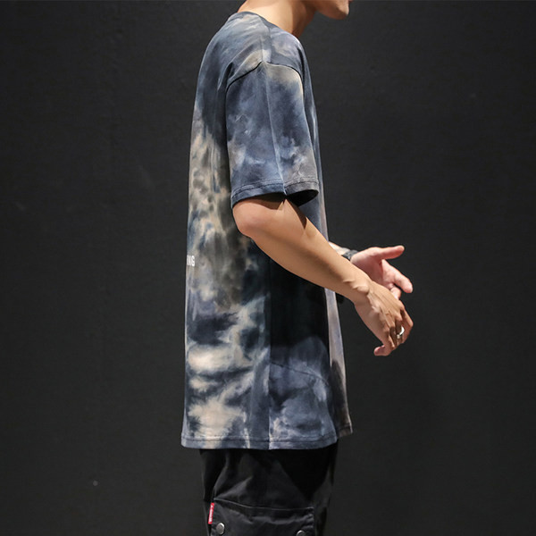 Muška majica s preljevnim bojama i natpisom