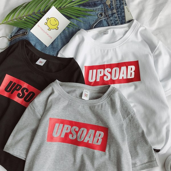 Tasuta mudel 3/4 varrukatega ja pealdisega meeste T-särk