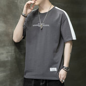 Ümara kaelusega ja lühikeste varrukatega vabaaja meeste T-särk – lai mudel