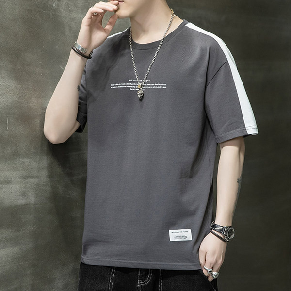 Ümara kaelusega ja lühikeste varrukatega vabaaja meeste T-särk – lai mudel