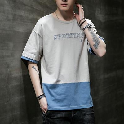 Moodne T-särk kirjaga ja lühikeste varrukatega - meestele