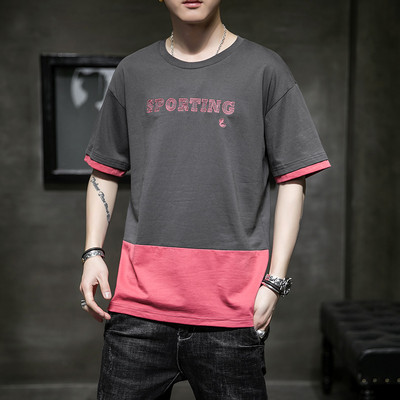 Moodne T-särk kirjaga ja lühikeste varrukatega - meestele