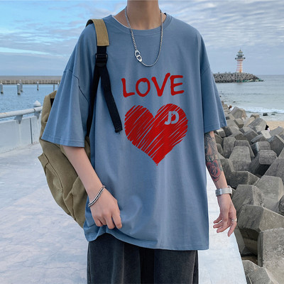 Laia mudeli suvine t-särk kirjadega