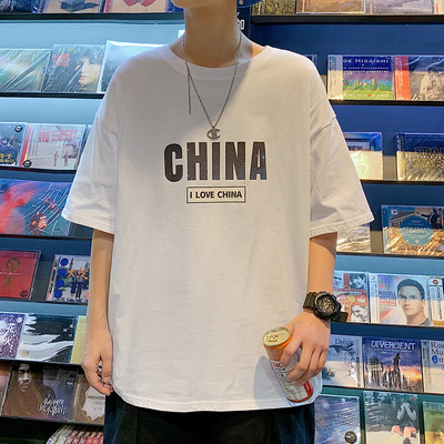 Laia mudeli suvine t-särk kirjadega