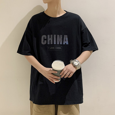 Laia mudeli suvine t-särk kirjadega