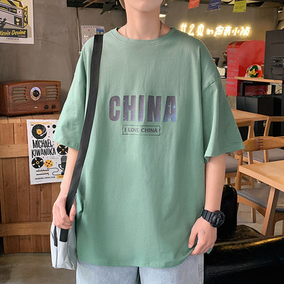 Laia mudeli suvine t-särk kirjadega