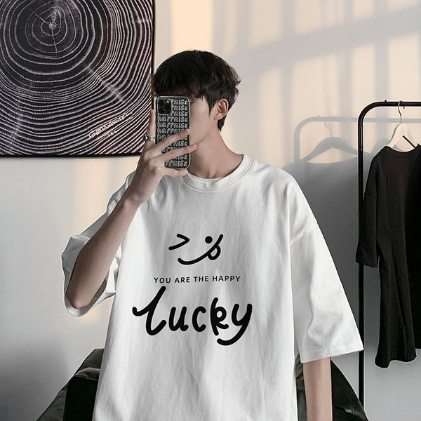 Laia mudeli suvine t-särk kirjadega