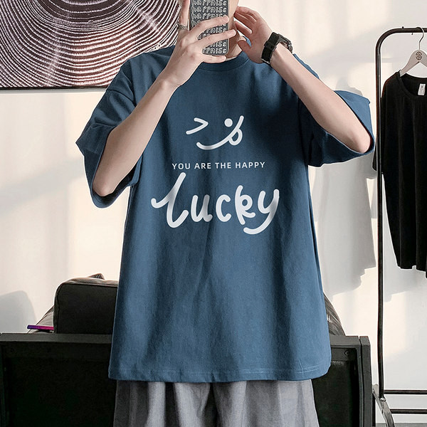 Laia mudeli suvine t-särk kirjadega