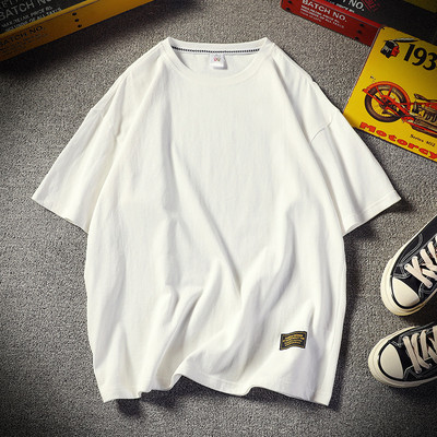 Широк модел мъжка тениска с къс ръкав и овално деколте