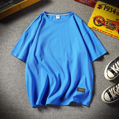 Широк модел мъжка тениска с къс ръкав и овално деколте