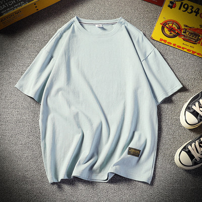 Широк модел мъжка тениска с къс ръкав и овално деколте