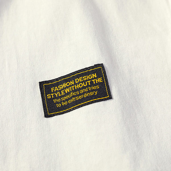 Широк модел мъжка тениска с къс ръкав и овално деколте 