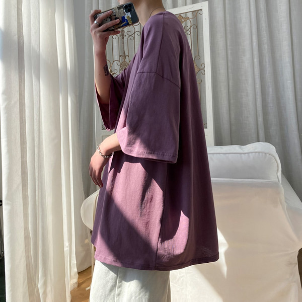 Jednobojna muška majica slobodnog kroja