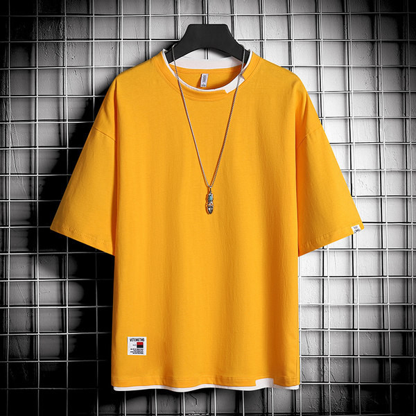Ανδρικό μπλουζάκι με καλοκαιρινό μοντέλο με οβάλ λαιμόκοψη και κοντά μανίκια