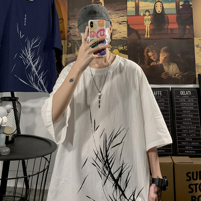 Ljetna muška majica slobodnog kroja i aplikacije