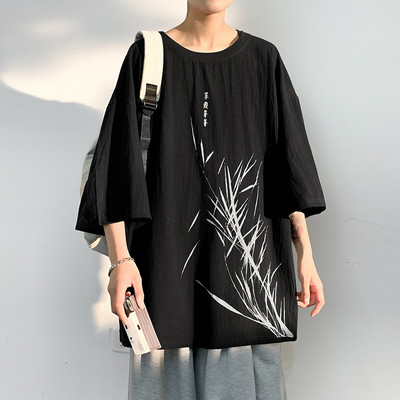 Ljetna muška majica slobodnog kroja i aplikacije