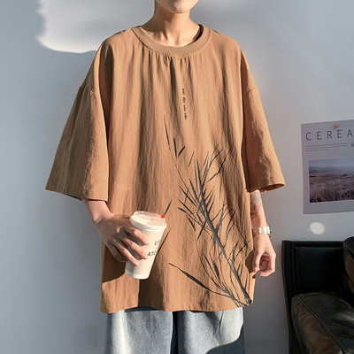 Ljetna muška majica slobodnog kroja i aplikacije