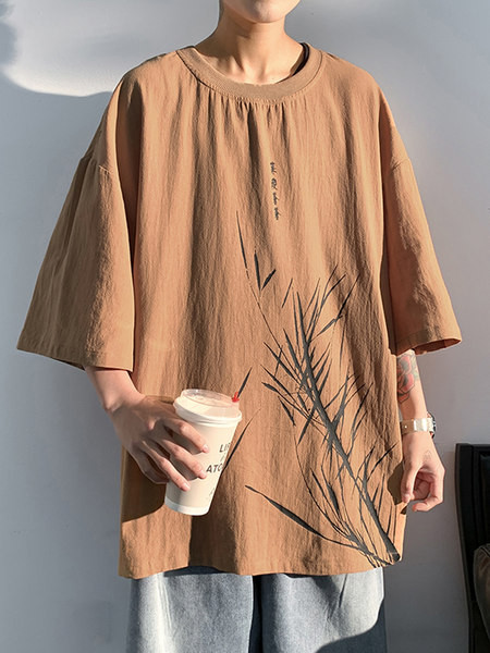 Ljetna muška majica slobodnog kroja i aplikacije