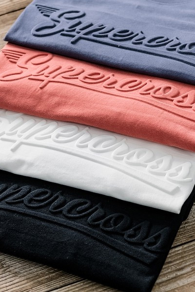 Meeste T-särk kirjaga ja lühikeste varrukatega - nelja värvi