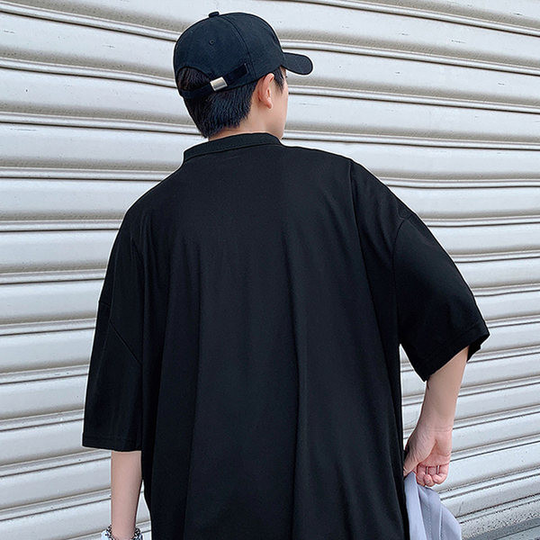 Широк модел мъжка блуза с класическа яка и апликация