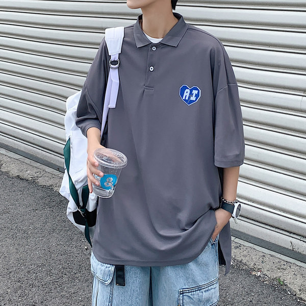 Широк модел мъжка блуза с класическа яка и апликация