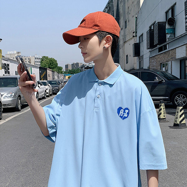 Широк модел мъжка блуза с класическа яка и апликация