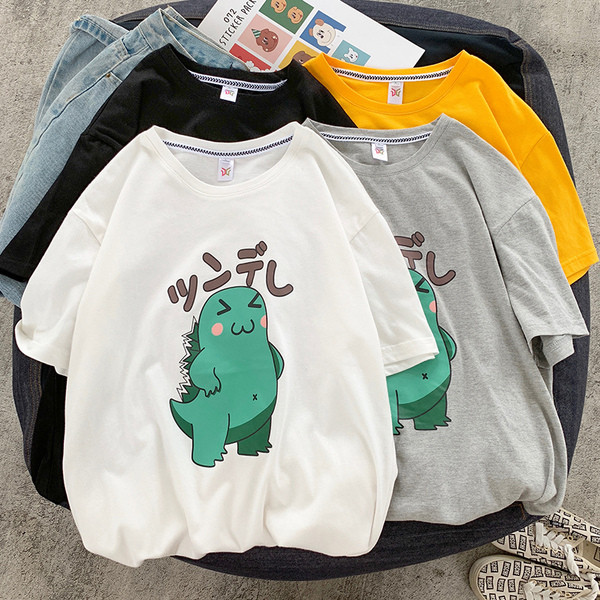 Lühikeste varrukate ja värvilise aplikatsiooniga meeste T-särk