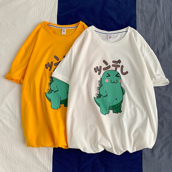 Lühikeste varrukate ja värvilise aplikatsiooniga meeste T-särk