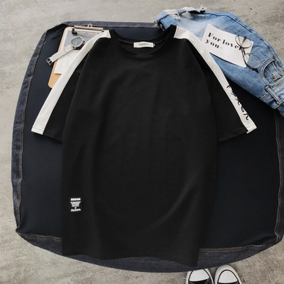 Ανδρικό μπλουζάκι με κοντά μανίκια και κορδέλες