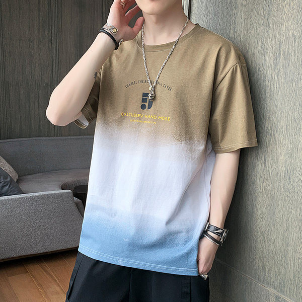 Широка тениска с надписи и обло деколте