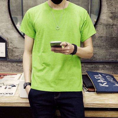 Mitmes värvitoonis lühikeste varrukatega meeste T-särk