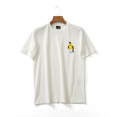 Aplikatsiooni ja lühikeste varrukatega meeste t-särk - kaks mudelit