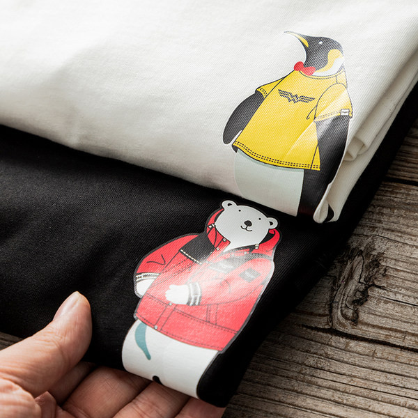 Aplikatsiooni ja lühikeste varrukatega meeste t-särk - kaks mudelit