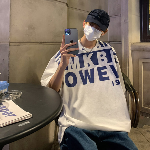 Lai kolmes värvitoonis kirjadega suvine T-särk