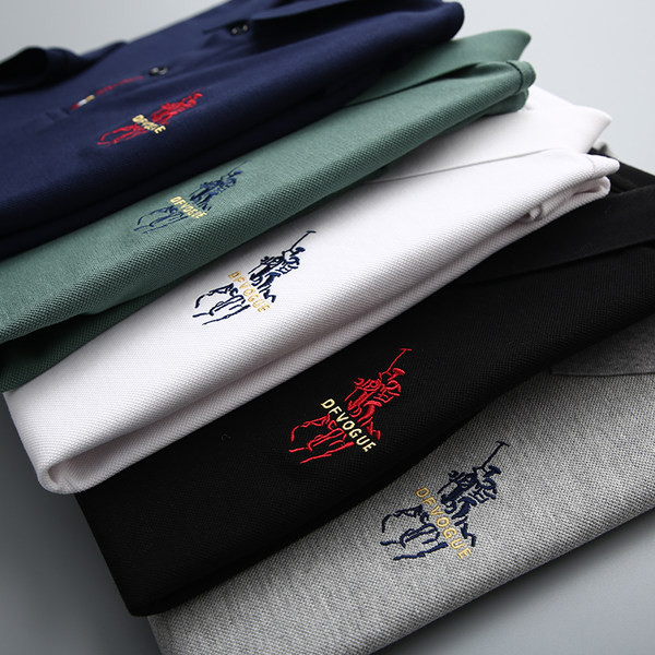 Muška majica s klasičnim ovratnikom i vezom