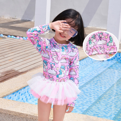 Lukuga ja värvilise mustriga laste ujumistrikoo