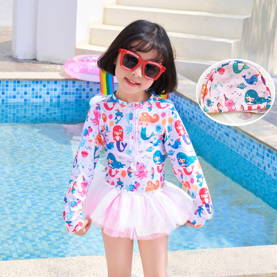 Lukuga ja värvilise mustriga laste ujumistrikoo