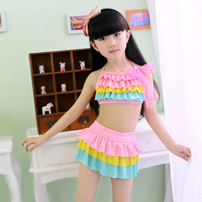 Laste ujumistrikoo kaks mudelit kahes osas ja tervikuna